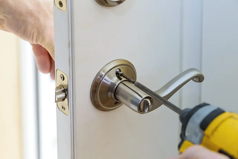 Fast Door Knobs Repair in Uxbridge